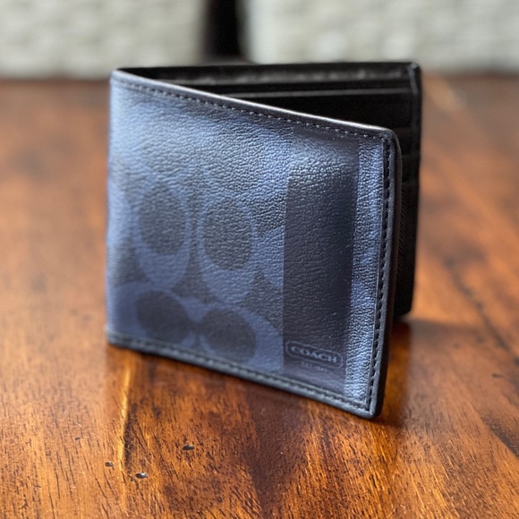 Authentic COACH Men’s Bi-fold Wallet - Picture 1 of 5